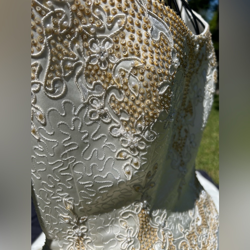 Wedding gown, preloved - Picture 10 of 15